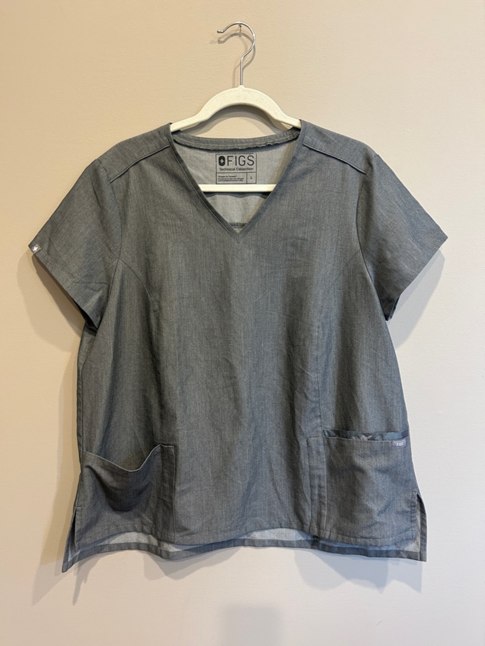 FIGS Gaya Five Pocket Scrub Top - Gray - camo pocket Large